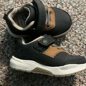 Stride Rite Size 4M toddler sneakers. Tried on, but never worn.